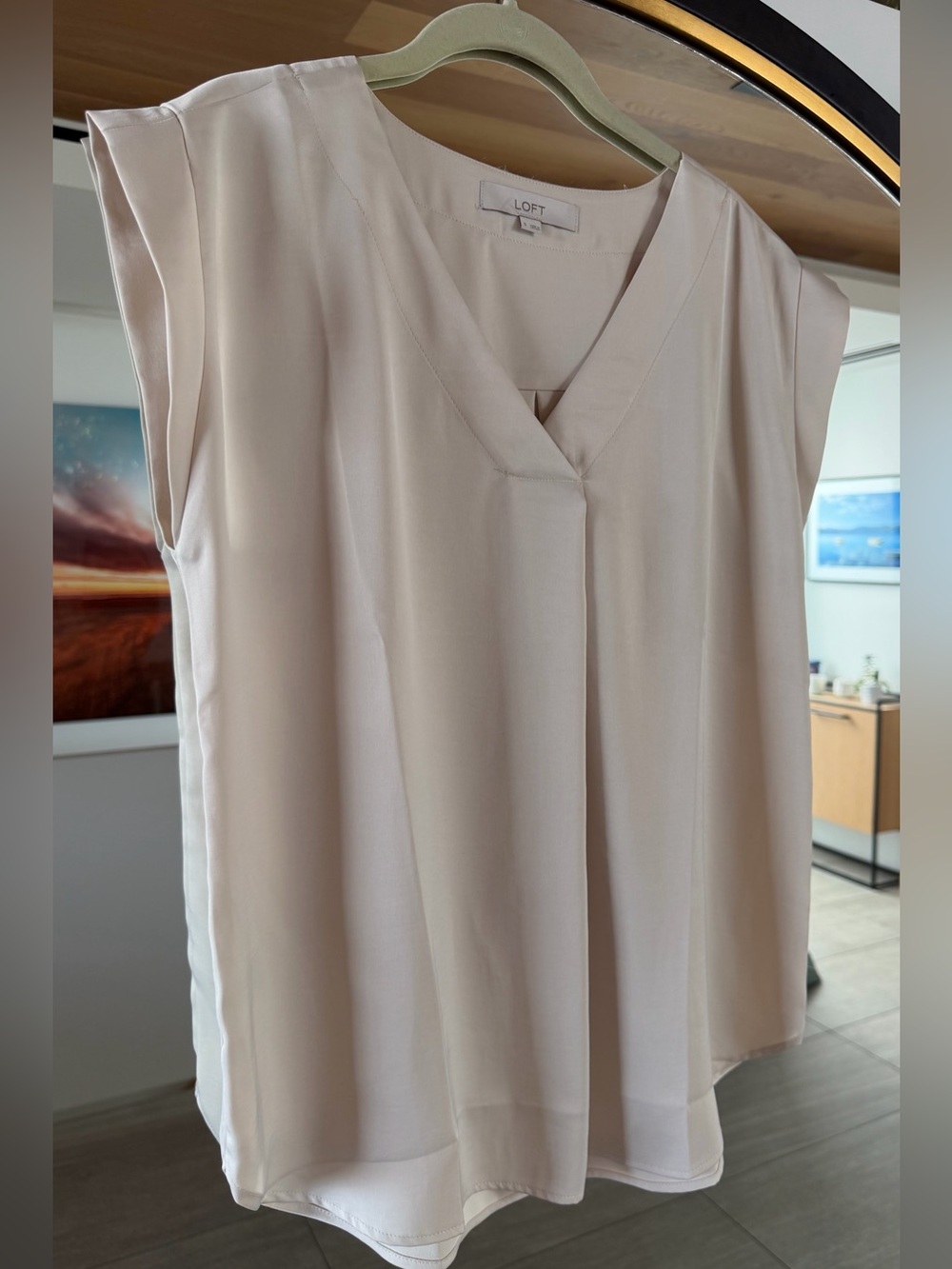 Loft Silky Cream V-Neck Cap Sleeve Pleated Blouse Shell Size Small